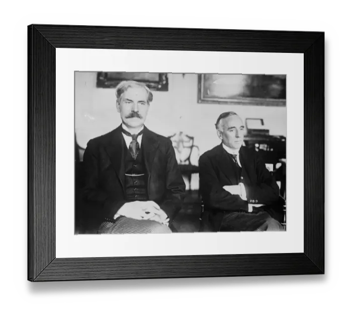 Framed Print : The ex Prime Minister in Berlin. Mr Ramsay MacDonald and Lord Arnold photographed
