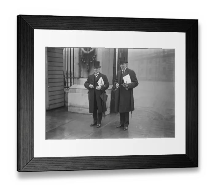 Framed Print : Kings second investiture Mrs L Murgatroyd ( left ), O B E and Mr G P MacLure O B E