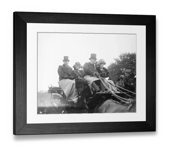 Framed Print : Coaches club meet in Hyde Park Sir Lionel Darell, Mr C J Philips and Lady Darell 9