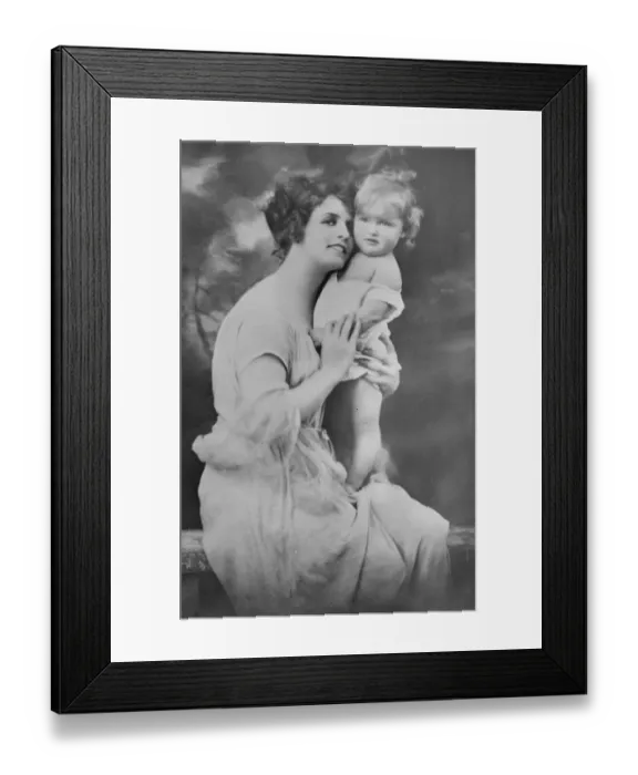 Framed Print : Missing Heiress to ?50, 000 found after 30 years Mrs Allison Long with her baby 2 Framed Print : Missing Heiress to ?50, 000 found after 30 years Mrs Allison Long with her baby 2