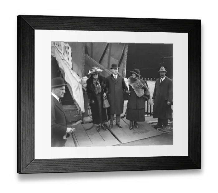 Framed Print : Papyrus embarks at Southampton for America Mr B Irish the the horses owner with his wife Framed Print : Papyrus embarks at Southampton for America Mr B Irish the the horses owner with his wife