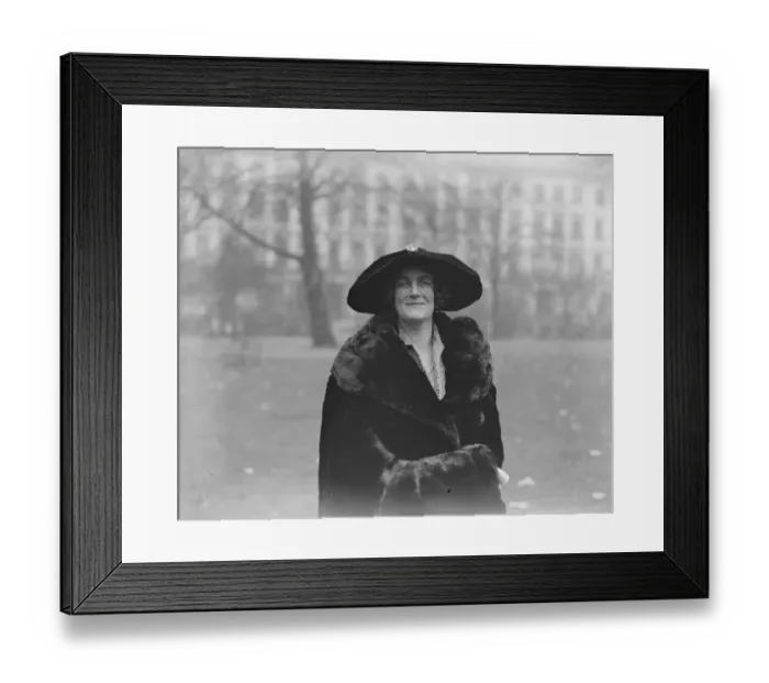 Framed Print : Mrs Winston Churchill goes to Dundee to fight her husbands political battle during Framed Print : Mrs Winston Churchill goes to Dundee to fight her husbands political battle during