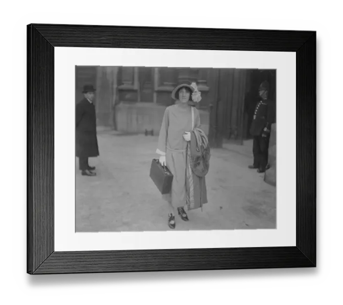 Framed Print : The birth control appeal at the House of Lords Dr Marie Stopes arriving at the house