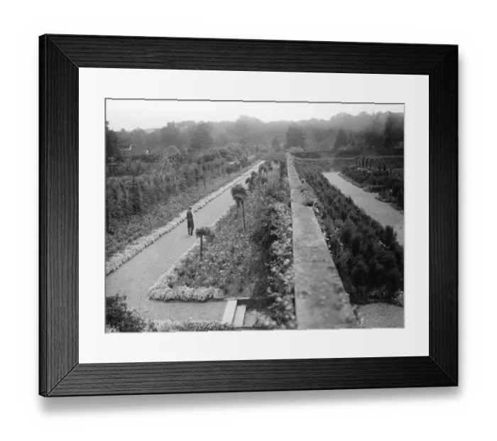 Framed Print : The gardens at the Kings country house, Sandringham, Norfolk. 22 August 1929 Framed Print : The gardens at the Kings country house, Sandringham, Norfolk. 22 August 1929