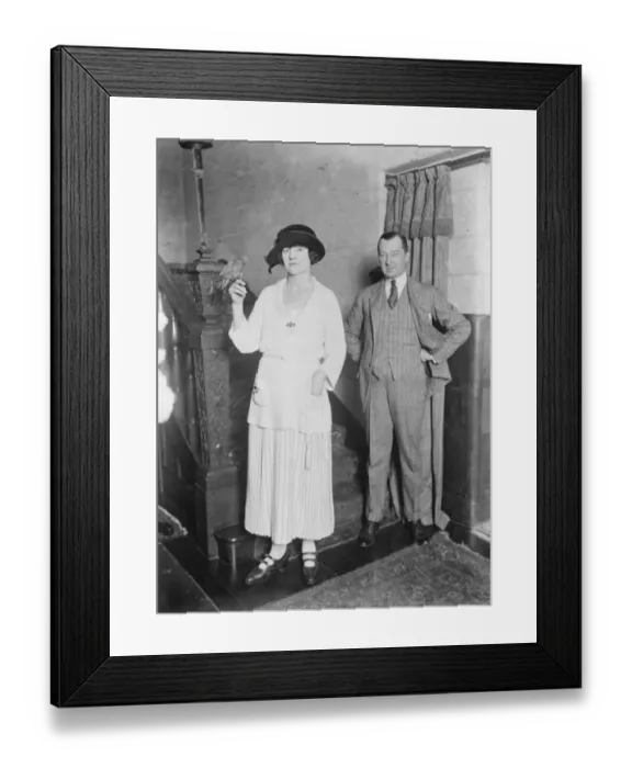 Framed Print : Lord and Lady Terrington at their home Binfield, Marlow 30 October 1921