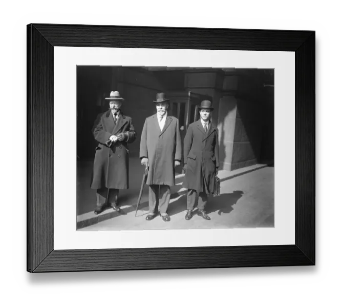 Framed Print : Tram and omnibus crisis. Latest attempts at settlement at the LCC Offices. Left to right Framed Print : Tram and omnibus crisis. Latest attempts at settlement at the LCC Offices. Left to right
