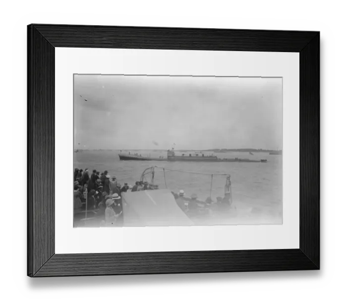 Framed Print : Naval review at Spithead Submarine K 22 26 July 1924 Framed Print : Naval review at Spithead Submarine K 22 26 July 1924