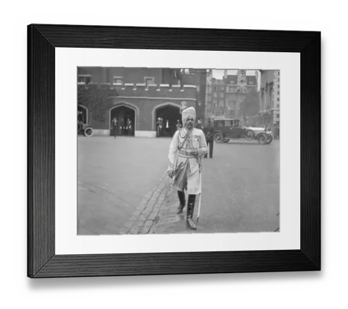 Framed Print : The King holds a levee at St James Palace The Hawab of Sawanur 25 May 1925