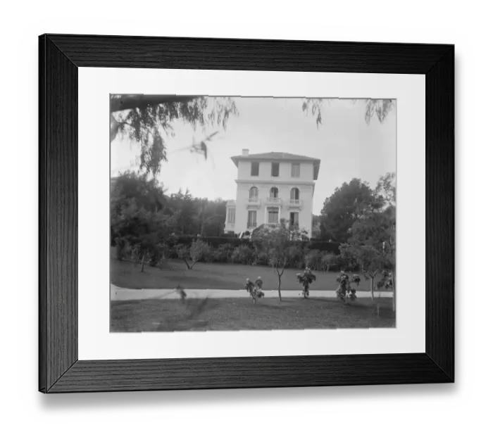 Framed Print : Duke of Connaughts Villa at Cap Ferrat in southeastern France 1923