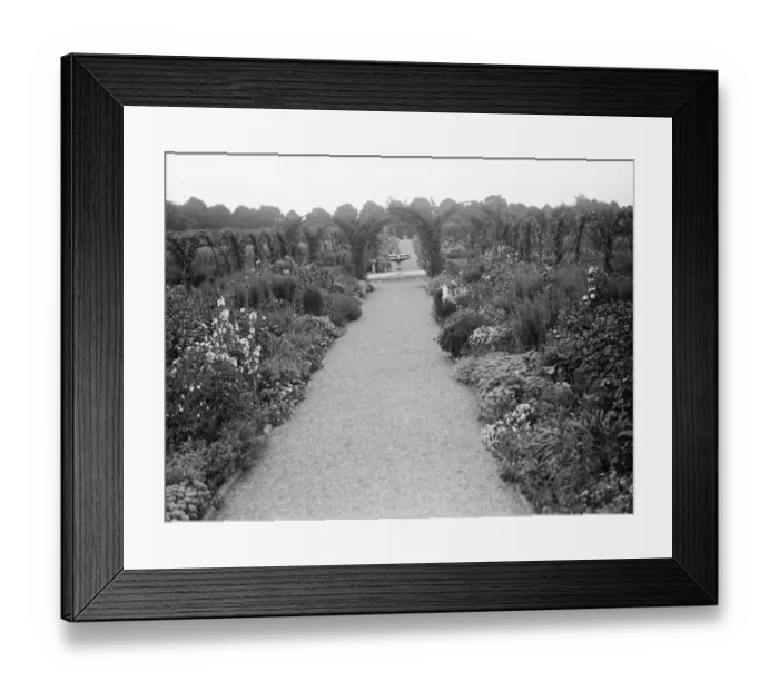 Framed Print : The gardens at the Kings country house, Sandringham, Norfolk. 22 August 1929 Framed Print : The gardens at the Kings country house, Sandringham, Norfolk. 22 August 1929