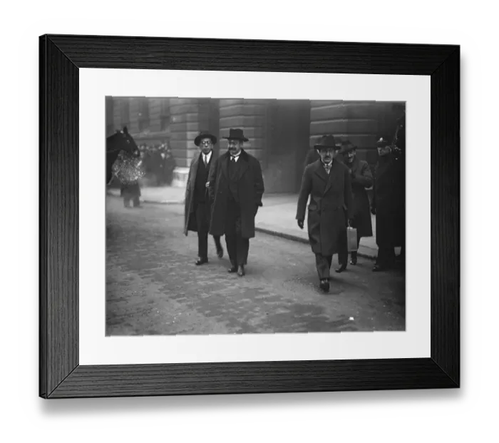 Framed Print : Signing of the Locarno treaty at the Foreign office. M Vandervelde ( Belgium ) leaving Framed Print : Signing of the Locarno treaty at the Foreign office. M Vandervelde ( Belgium ) leaving
