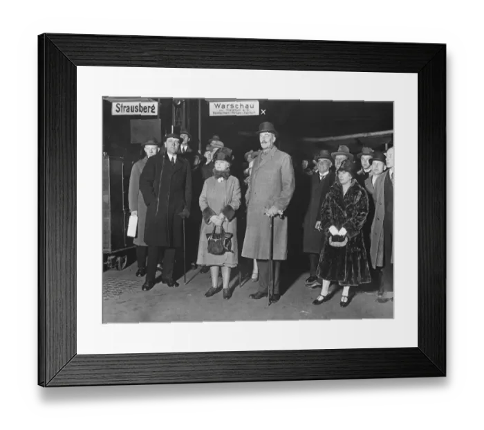 Framed Print : New British ambassador arrives in Berlin. Sir R Lindsay, the new British Ambassador to Germany Framed Print : New British ambassador arrives in Berlin. Sir R Lindsay, the new British Ambassador to Germany