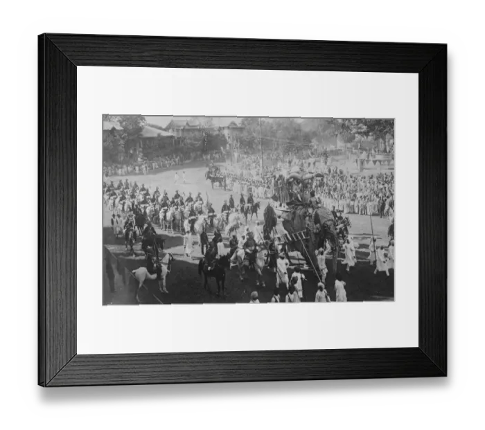 Framed Print : Jubilee celebration in Baroda state. H H the Maharajah Sayajiras Gaekwar leaving