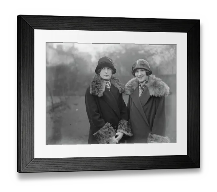 Framed Print : Twin daughters of Mr F O Salisbury, the painter, agree to differ. Monica Spares her tresses