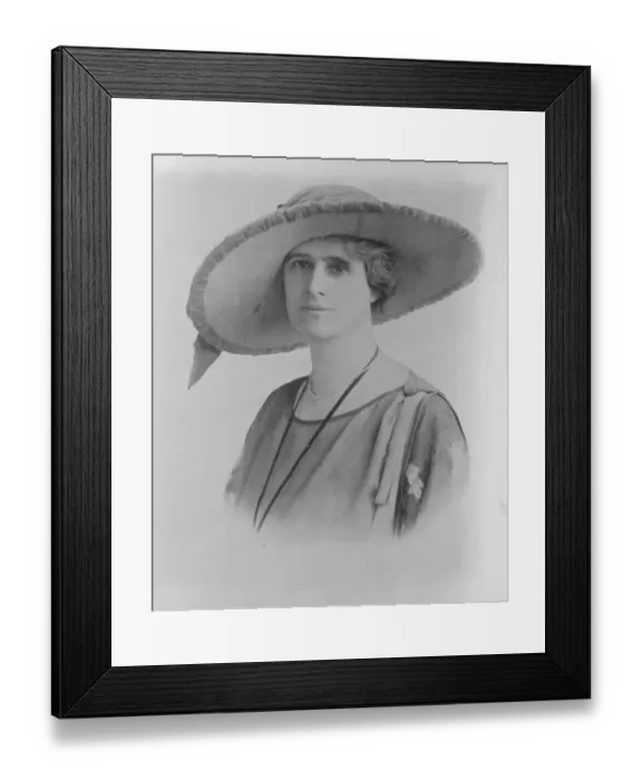 Framed Print : Lady Cooper Unionist candidate for Walsall. 13 November 1922 Framed Print : Lady Cooper Unionist candidate for Walsall. 13 November 1922