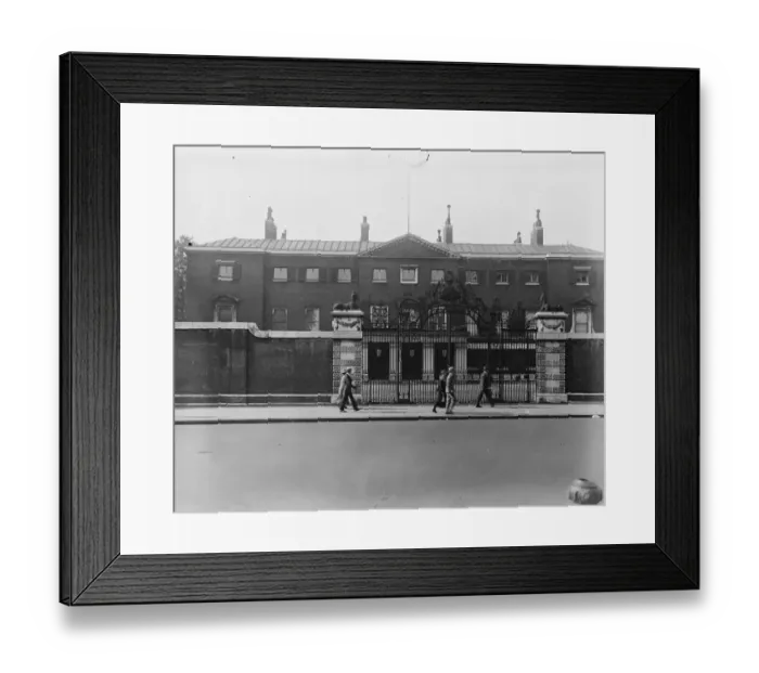 Framed Print : Devonshire House residence of the Dukes of Devonshire in the 18th and 19th centuries