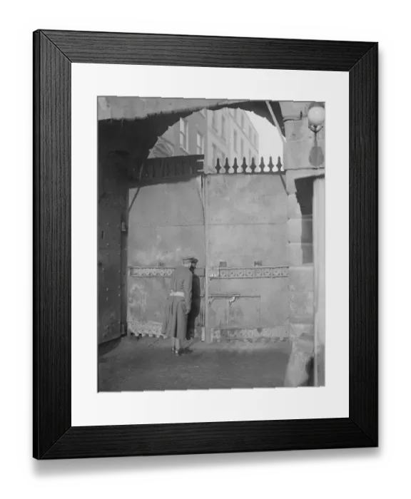 Framed Print : Historic Dublin Scenes. Provisional Government of Southern Ireland take over control Framed Print : Historic Dublin Scenes. Provisional Government of Southern Ireland take over control