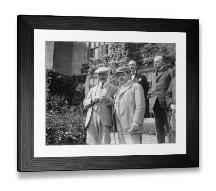 Framed Print : M Herriot, French Premier, visits Mr MacDonald at Chequers The two Premiers Framed Print : M Herriot, French Premier, visits Mr MacDonald at Chequers The two Premiers