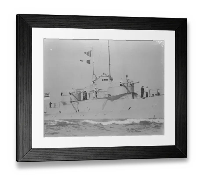 Framed Print : The super submarine leaves Chatham Dreadnought of the under seas HM Submarine X1 was conceived