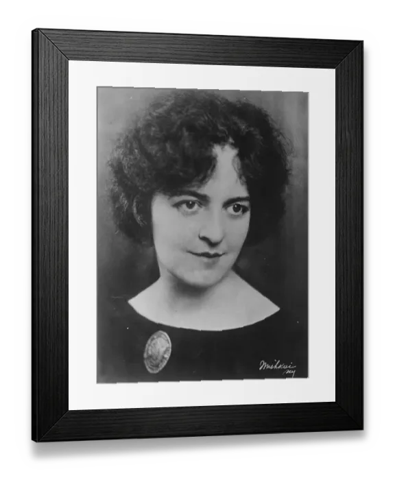 Framed Print : The Long Range Voice, to sing to Europe from America Miss Edith Bennett the celebrated Framed Print : The Long Range Voice, to sing to Europe from America Miss Edith Bennett the celebrated