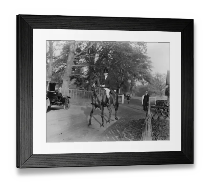 Framed Print : Duke of York at Belvoir Hunt meet at Croxton Park. 23 November 1921 Framed Print : Duke of York at Belvoir Hunt meet at Croxton Park. 23 November 1921