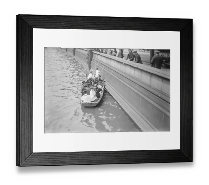 Framed Print : Beating the bounds of St Clement Danes. Beating the bounds on the river wall. 29 Framed Print : Beating the bounds of St Clement Danes. Beating the bounds on the river wall. 29