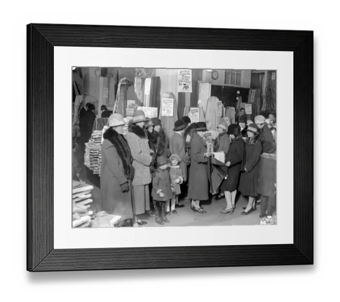 Framed Print : Sales time in Kensington. 30 December 1928 Framed Print : Sales time in Kensington. 30 December 1928