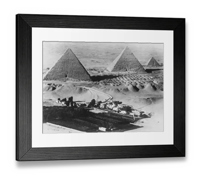 Framed Print : A striking new aerial photograph from Egypt, showing the Mena House Hotel in the foreground