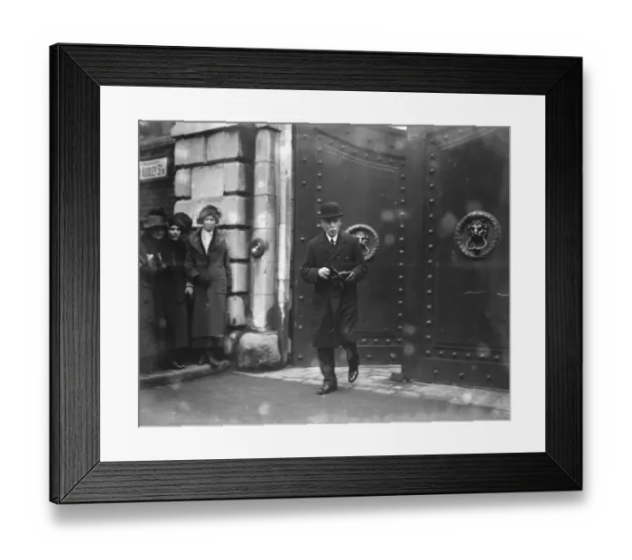 Framed Print : Society Callers at Chesterfield House Lord Ormonde 9 March 1923 Framed Print : Society Callers at Chesterfield House Lord Ormonde 9 March 1923