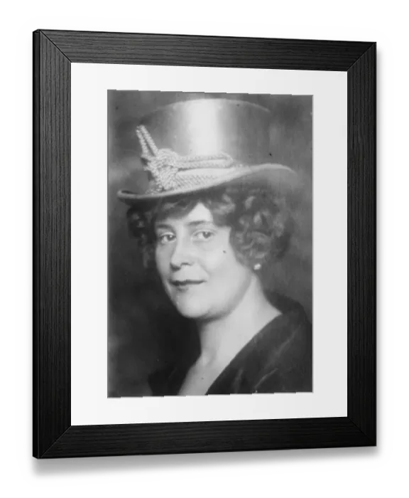 Framed Print : Maria Hemann, Austrias only woman taxi driver. 10 May 1927