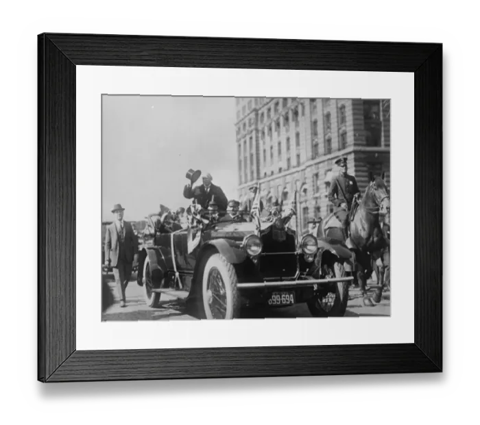 Framed Print : Mr Lloyd George in New York. Mr Lloyd George acknowledging the cheers of the crowd in New York Framed Print : Mr Lloyd George in New York. Mr Lloyd George acknowledging the cheers of the crowd in New York
