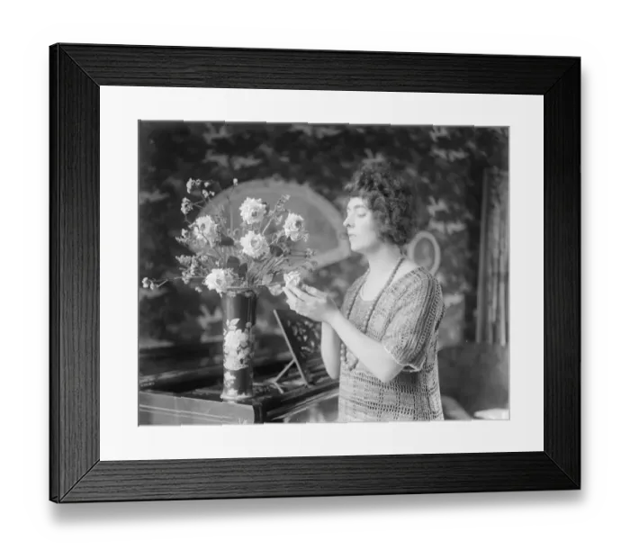 Framed Print : Peers stage romance. Lord Lyveden, the actor peer, is engaged to Miss Lynda Martell Framed Print : Peers stage romance. Lord Lyveden, the actor peer, is engaged to Miss Lynda Martell