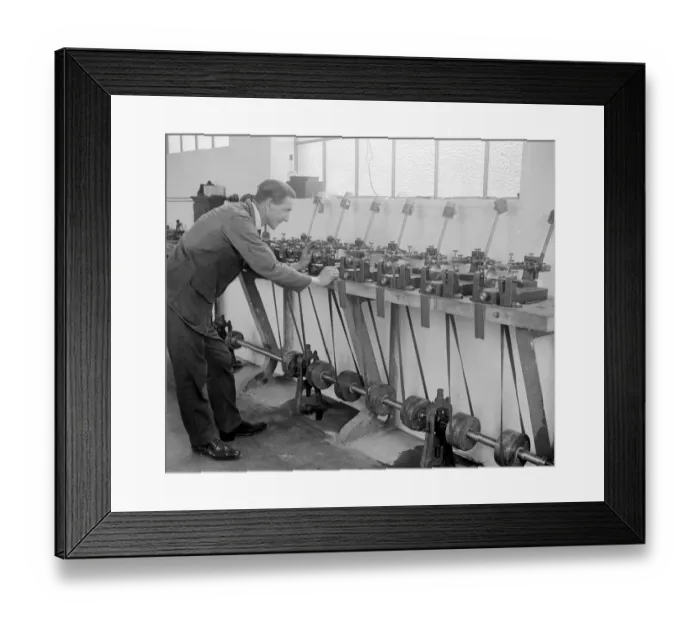 Framed Print : Discharged soldiers learning diomond cutting at works of Mr Bernard Oppenheimer at Brighton Framed Print : Discharged soldiers learning diomond cutting at works of Mr Bernard Oppenheimer at Brighton