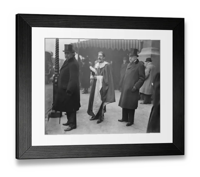Framed Print : State Opening of Parliament by the King Lord Crewe and the Earl of Crawford leaving Framed Print : State Opening of Parliament by the King Lord Crewe and the Earl of Crawford leaving