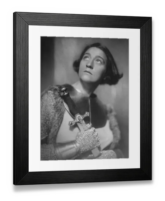 Framed Print : Swedens Ellen Terry as Saint Joan. Mme Tora Teje, Scandinavias most famous