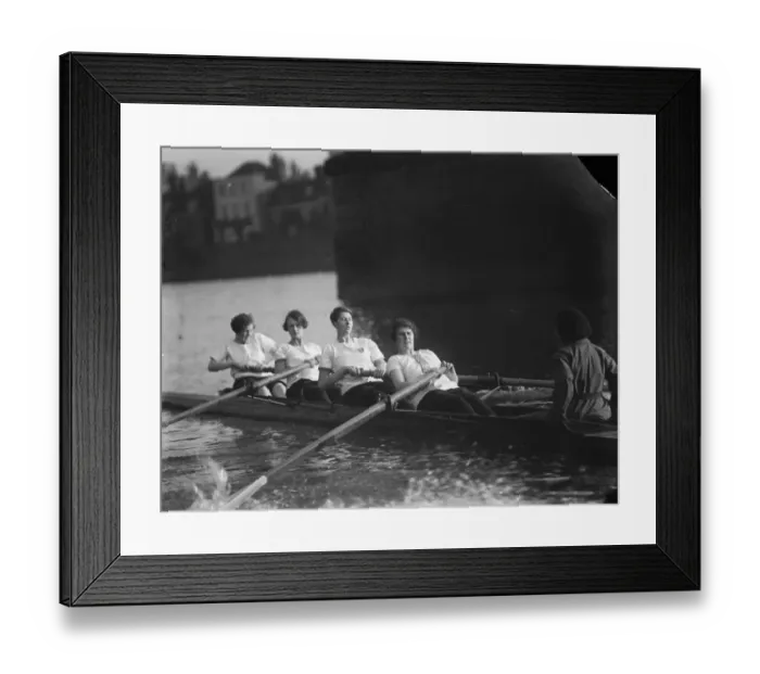 Framed Print : London University Ladies rowing challenge. The London University crew in action Framed Print : London University Ladies rowing challenge. The London University crew in action