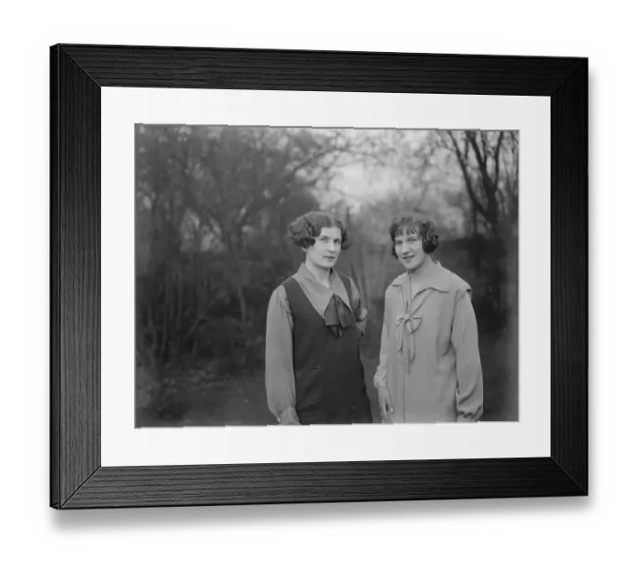 Framed Print : Twin daughters of Mr F O Salisbury, the painter, agree to differ. Monica Spares her tresses Framed Print : Twin daughters of Mr F O Salisbury, the painter, agree to differ. Monica Spares her tresses