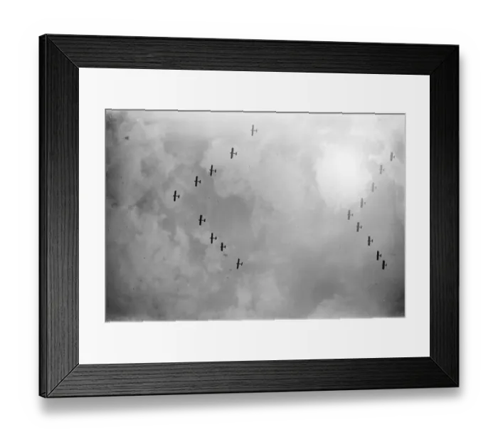 Framed Print : Rehearsing for RAF pageant at Hendon 3rd June 1925 Framed Print : Rehearsing for RAF pageant at Hendon 3rd June 1925