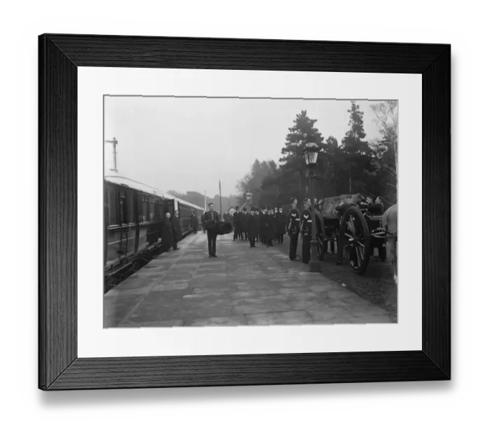 Framed Print : Queen Alexandras funeral at Sandringham. The arrival of the cortege at Wolferton Station Framed Print : Queen Alexandras funeral at Sandringham. The arrival of the cortege at Wolferton Station