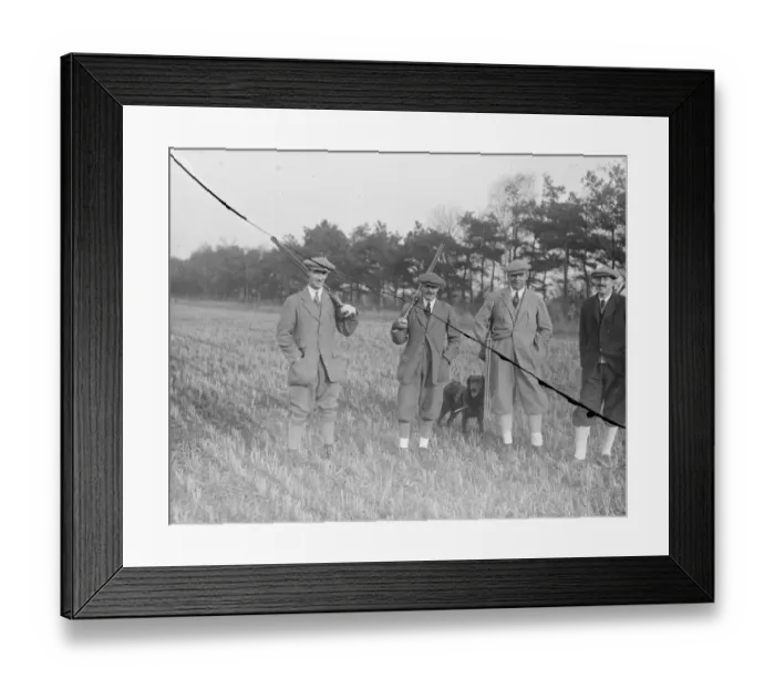 Framed Print : Sir Cuthbert and Lady Quilters shooting party at Bawdsey Manor near Felixstowe, Kent