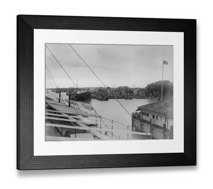 Framed Print : Disastrous Chinese floods, 3000 lives lost in the South of Huper province Framed Print : Disastrous Chinese floods, 3000 lives lost in the South of Huper province
