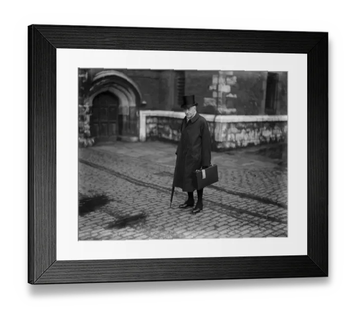 Framed Print : Bishops conference of new prayer book at Lambeth Palace. Bishop of Worcester arriving Framed Print : Bishops conference of new prayer book at Lambeth Palace. Bishop of Worcester arriving