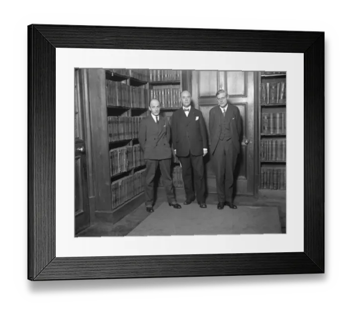 Framed Print : Left to right : Prof Gregory ( London School of Economics ), Dr A R Zimmerman ( Framed Print : Left to right : Prof Gregory ( London School of Economics ), Dr A R Zimmerman (