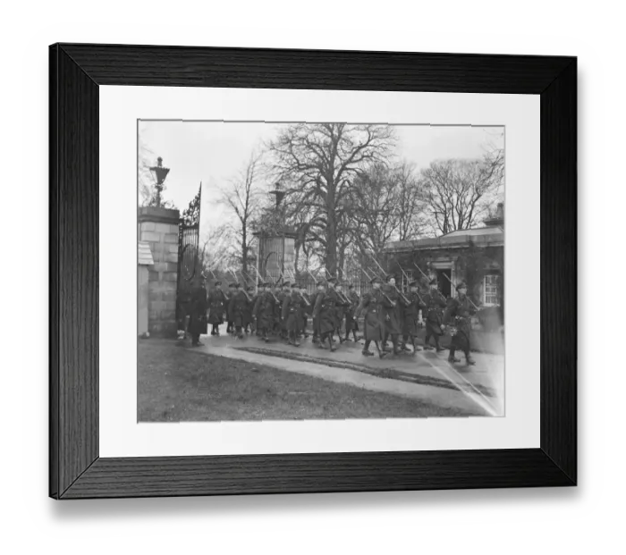 Framed Print : Dublins wonderful farewell to British troops. The first evacuation of British