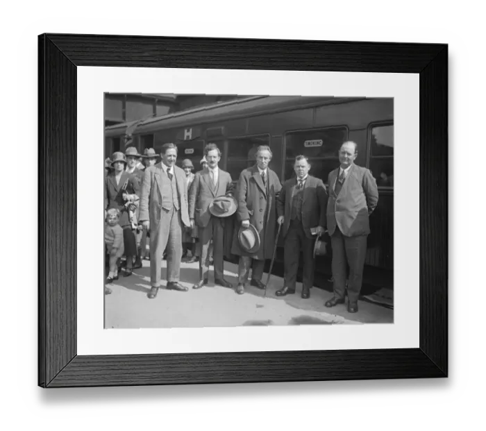 Framed Print : Labour MPs leave for Russia to investigate trade possibilities. Left to right : R A Taylor Framed Print : Labour MPs leave for Russia to investigate trade possibilities. Left to right : R A Taylor