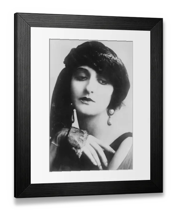 Framed Print : Mlle Violette Napierska, the clever Russian sculptress. 17 December 1926 Framed Print : Mlle Violette Napierska, the clever Russian sculptress. 17 December 1926