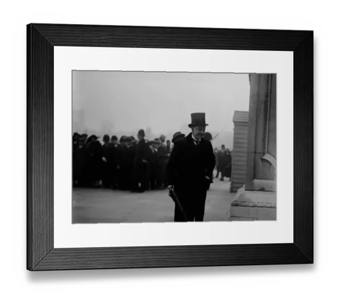 Framed Print : The new ministers at the Palace. Sir John Gilmour ( Secretary for Scotland ) arriving