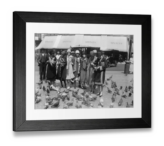 Framed Print : American women students visit St Pauls cathedral. 30 June 1926 Framed Print : American women students visit St Pauls cathedral. 30 June 1926