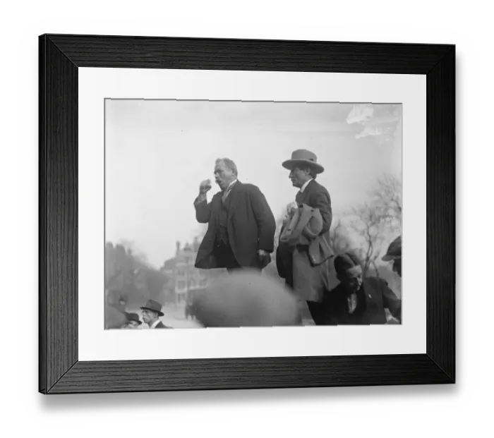 Framed Print : British workers off to Russia. Mr Tom Mann addressing the crowd. Mr Ben Tillett is also seen Framed Print : British workers off to Russia. Mr Tom Mann addressing the crowd. Mr Ben Tillett is also seen