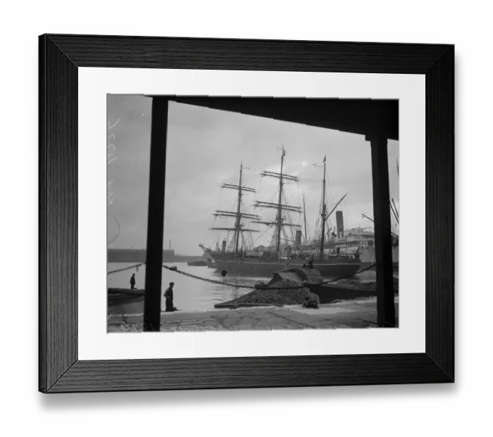 Framed Print : The Discovery leaves London for the Pole. 1 August 1929 Framed Print : The Discovery leaves London for the Pole. 1 August 1929